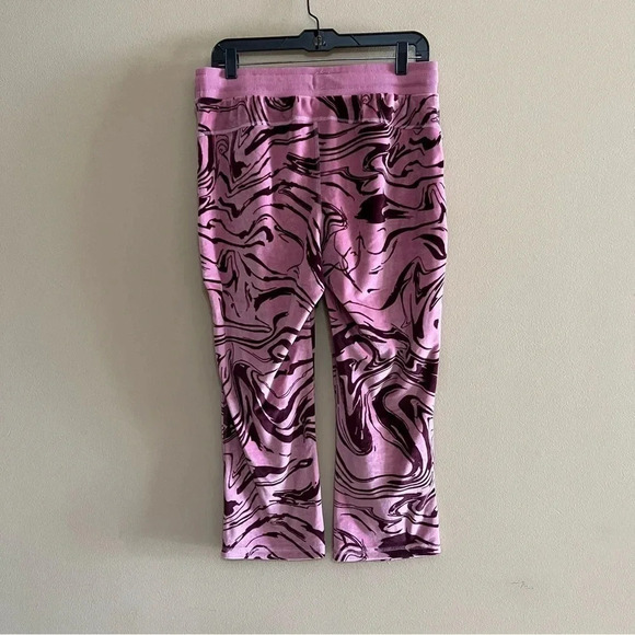 LuLaRoe Cozy Crystal Velour Crop Capri Pants Sz Med Solid Pink Magenta Swirl - Picture 10 of 10